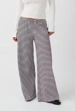 striped trousers 