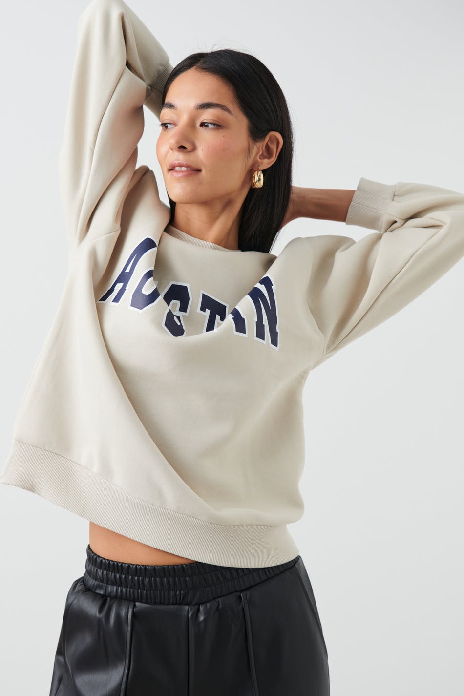 Läs mer om Gina Tricot - Printed sweater - collegetröjor - Beige - XXS - Female