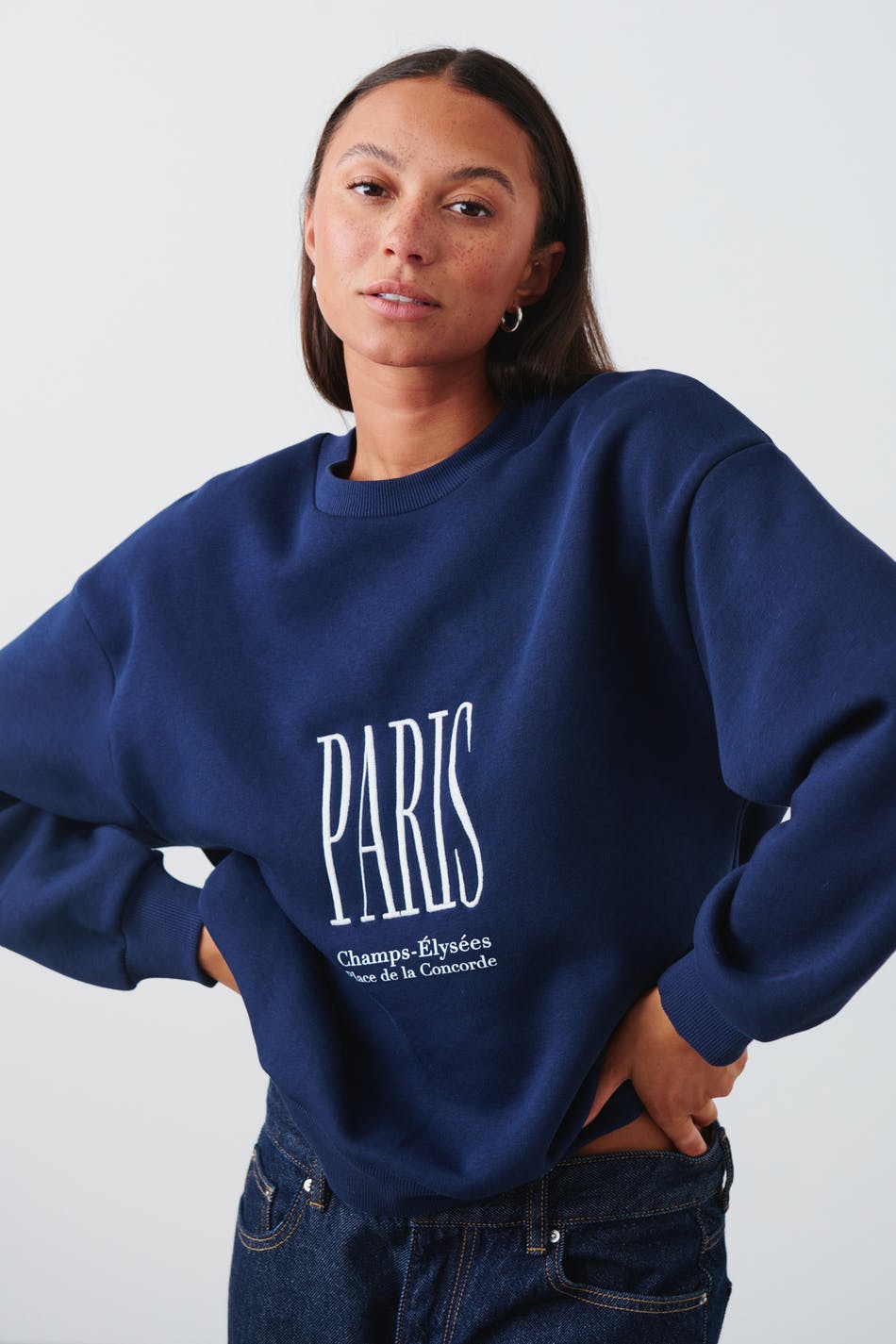 Läs mer om Gina Tricot - Printed sweater - collegetröjor - Blue - L - Female