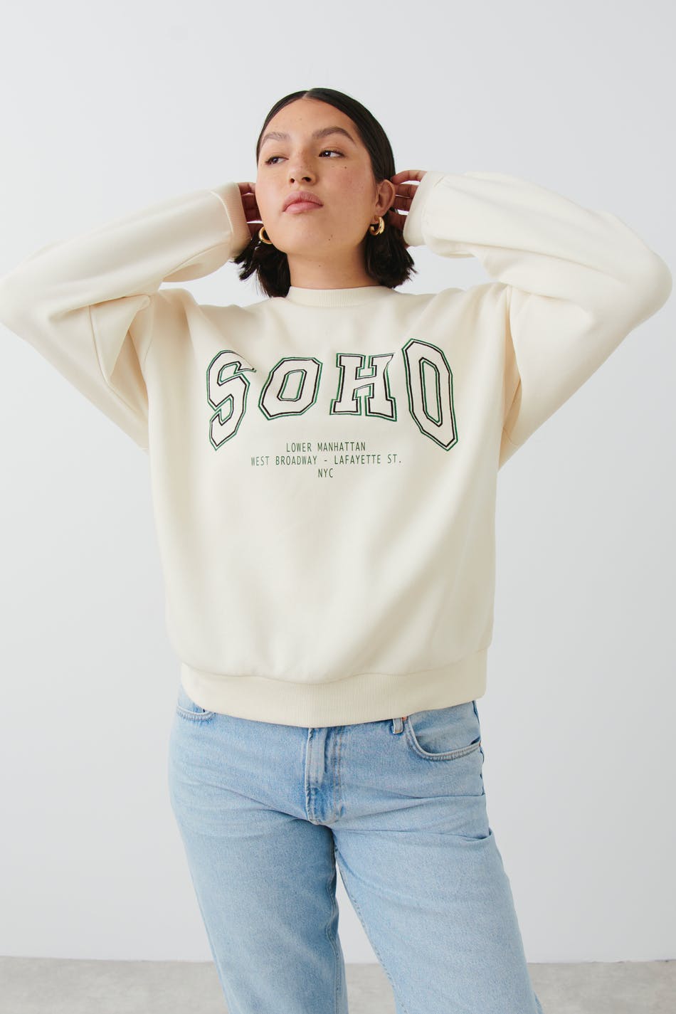 Läs mer om Gina Tricot - Printed sweater - collegetröjor - Beige - L - Female