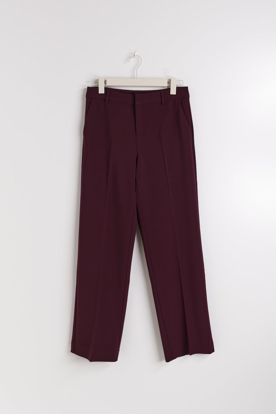 Läs mer om Gina Tricot - Straight tall trousers - byxor - Red - 32 - Female