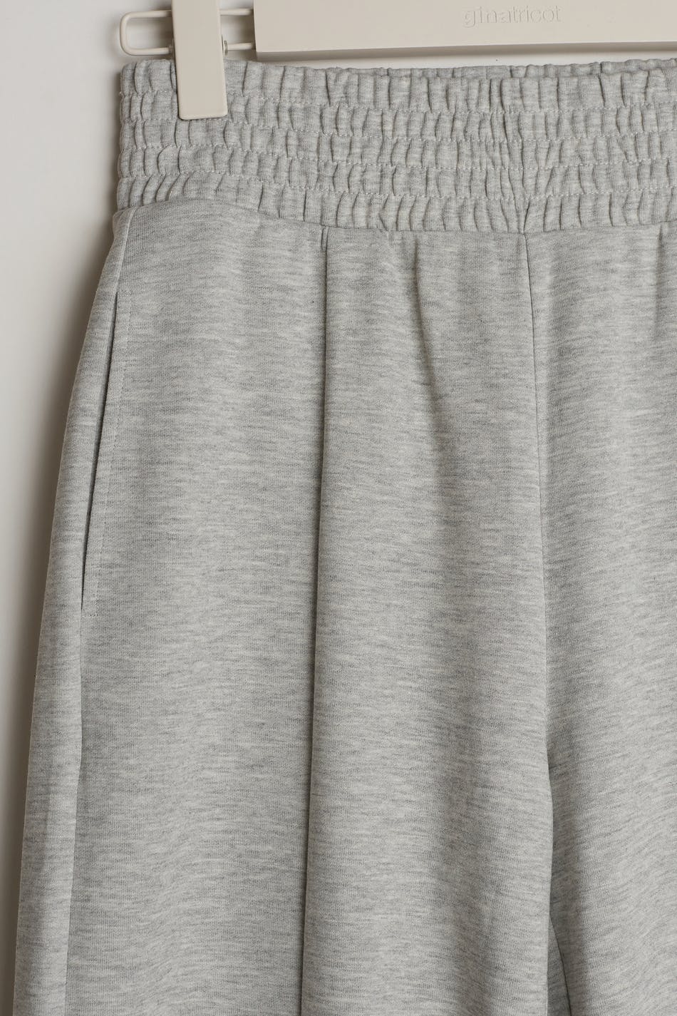 Ik heb een contract gemaakt Tether Brawl Louise petite trousers - Gina Tricot