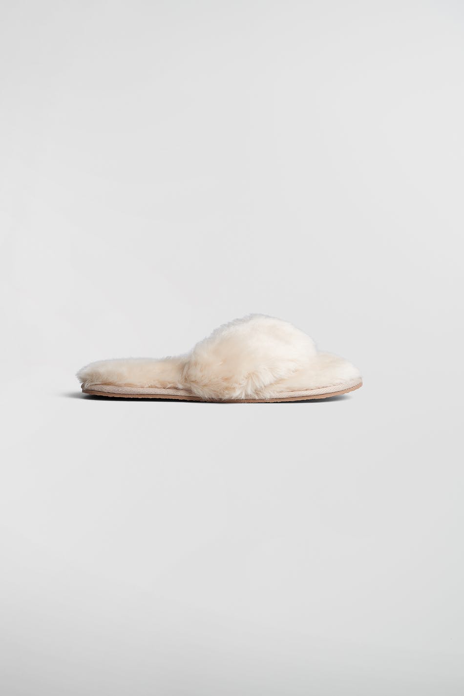 Gina Tricot - Faux Fur Flip-flop Sandals - Slippers - Beige - 40/41 - Damen
