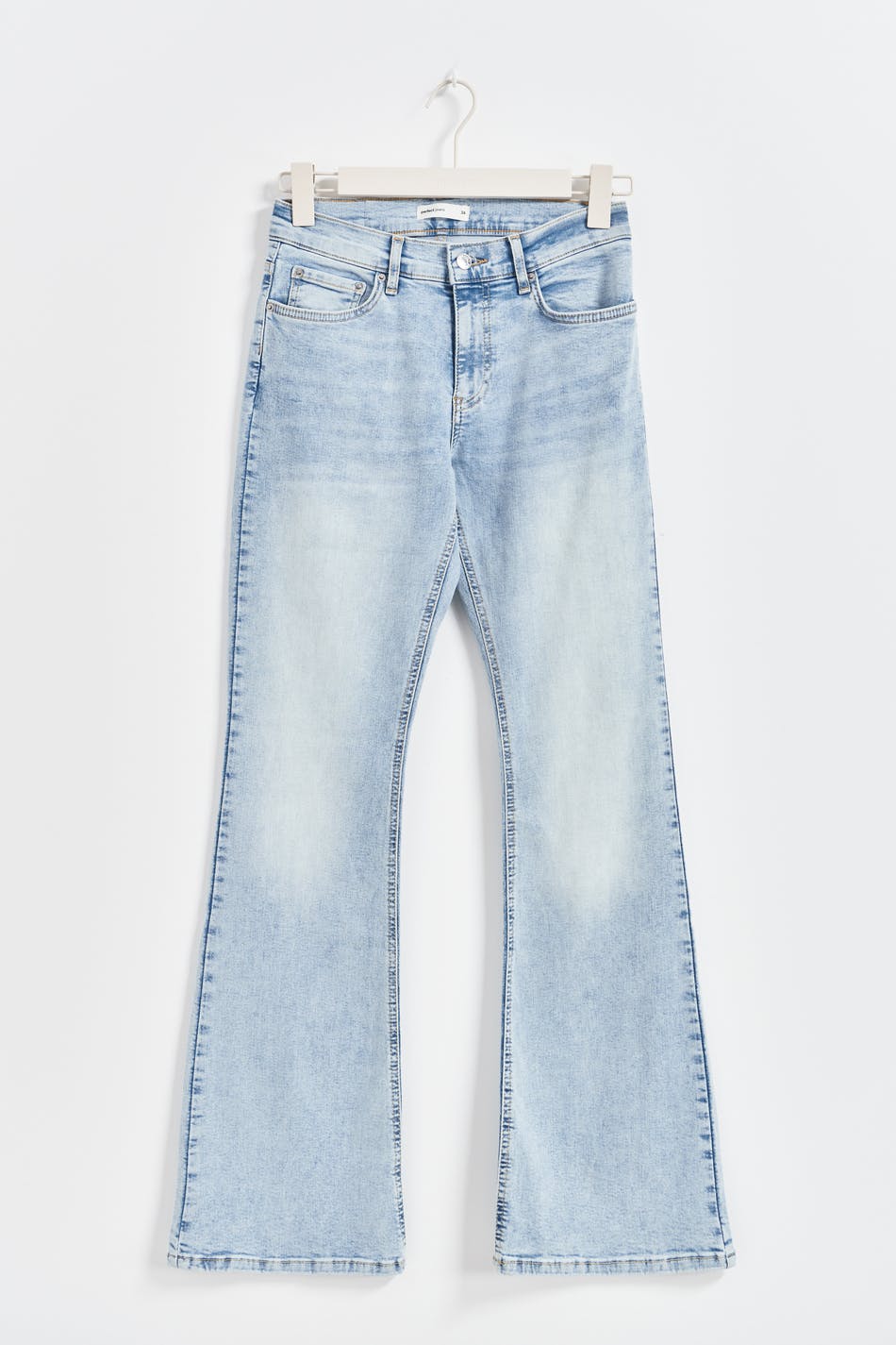 ginatricot.com | Low waist bootcut jeans