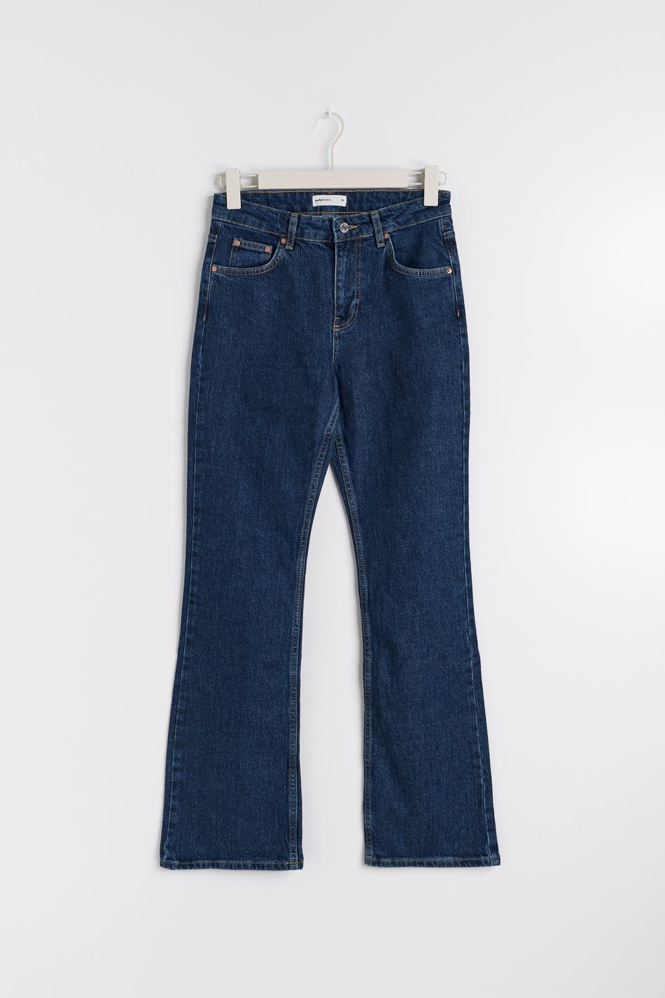 Läs mer om Gina Tricot - Full length petite flare jeans - mid waist jeans - Blue - 40 - Female