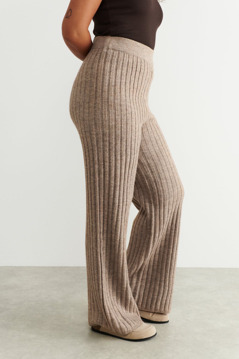 Blanca knitted trousers - Beige - Women - Gina Tricot