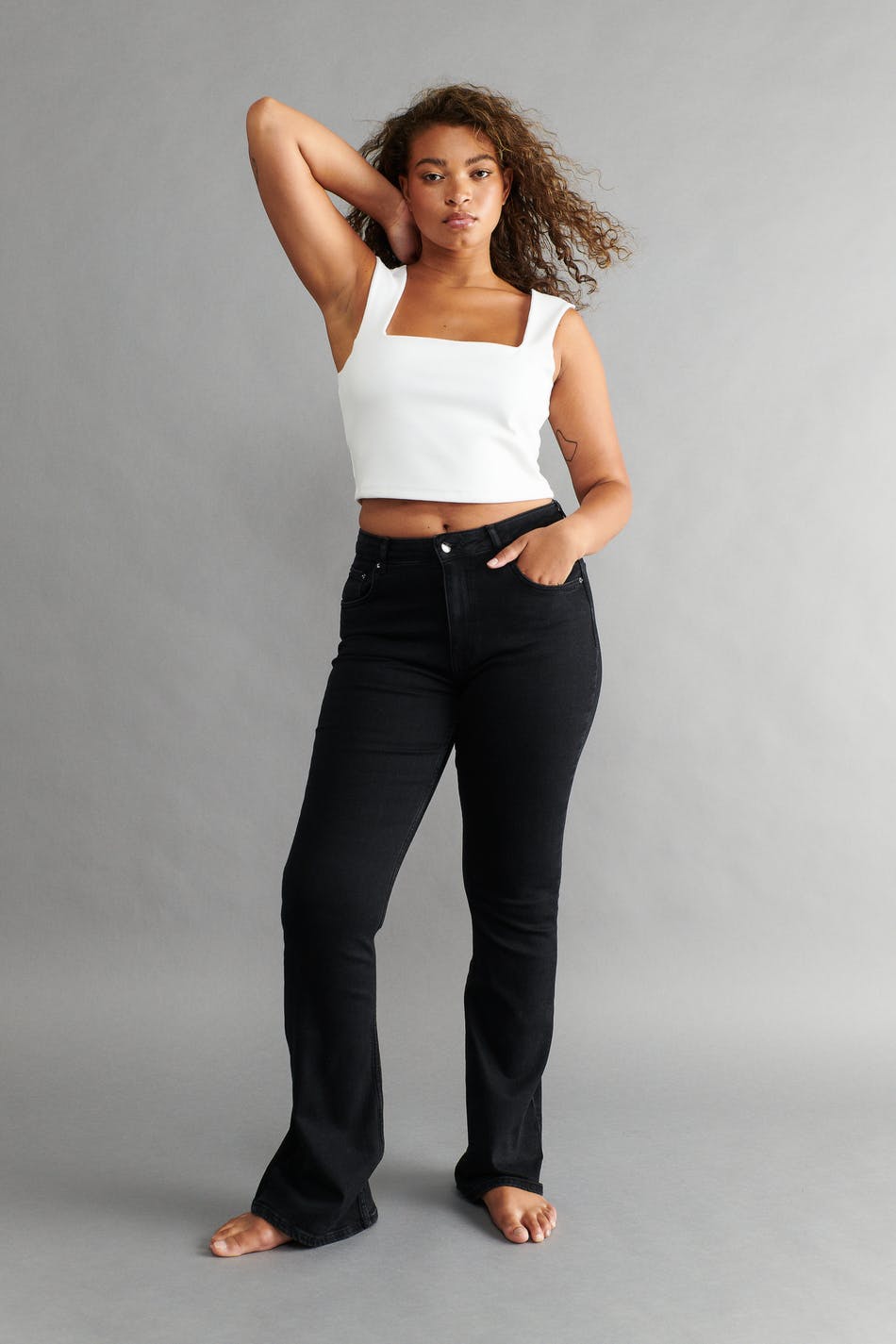 Läs mer om Gina Tricot - Full length flare jeans - flare & wide jeans - Black - 50 - Female