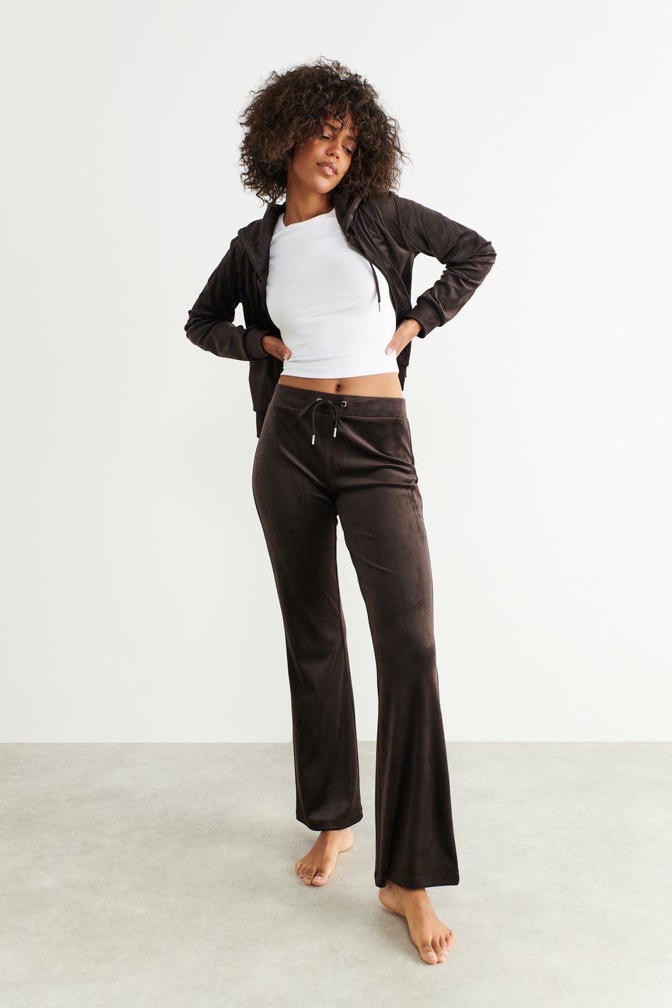 Gina Tricot Wide leg Trousers with creases 'Tammie' in Black | ABOUT YOU