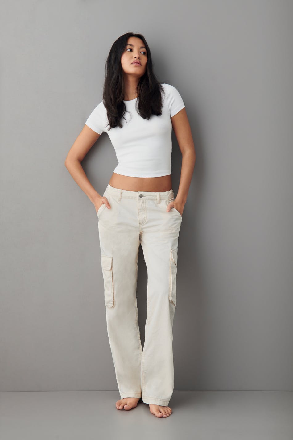 Low waist cargo jeans - Beige - Women - Gina Tricot