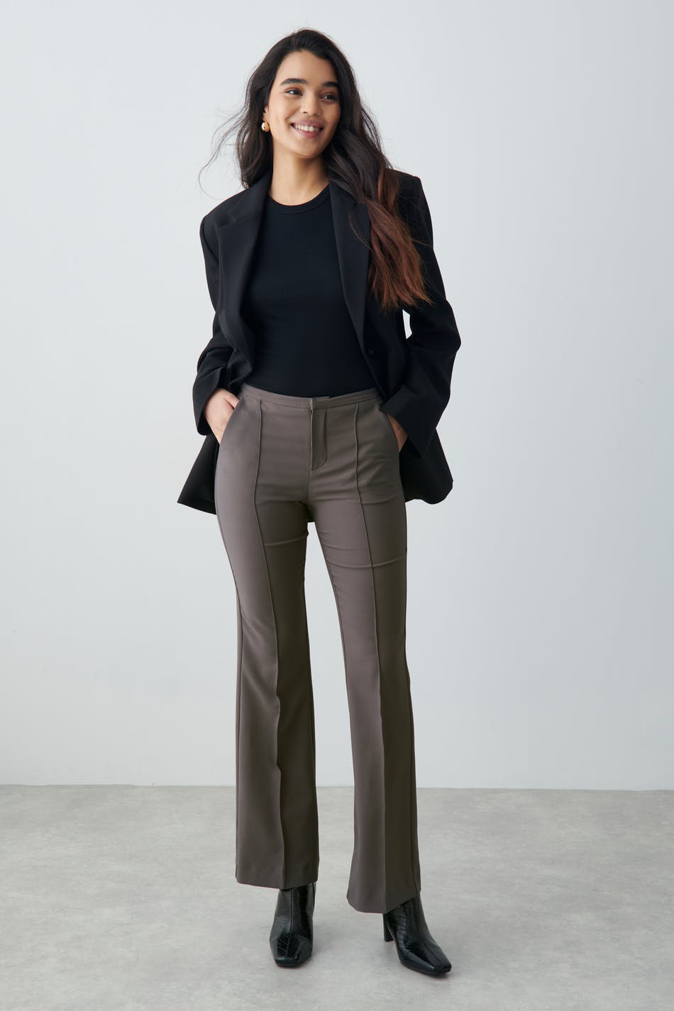Bootcut trousers - Grey - Women - Gina Tricot