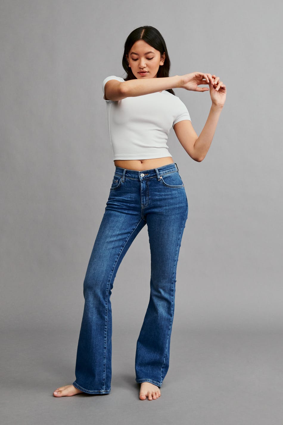 ginatricot.com | Low waist bootcut jeans
