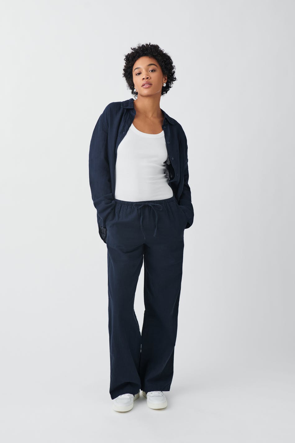 Läs mer om Gina Tricot - Linen blend trousers - linnebyxor - Blue - XL - Female