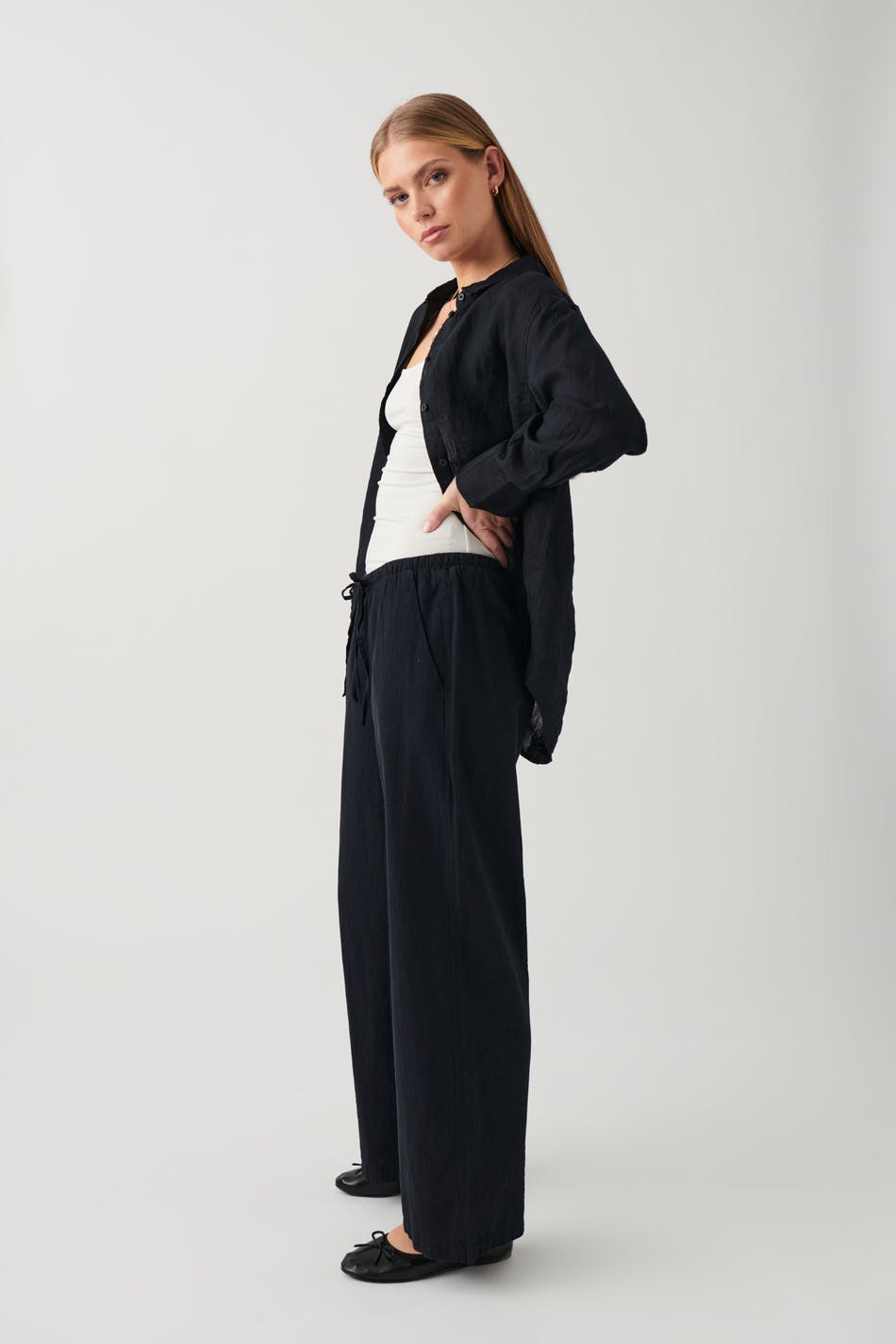Linen blend trousers - Black - Women - Gina Tricot