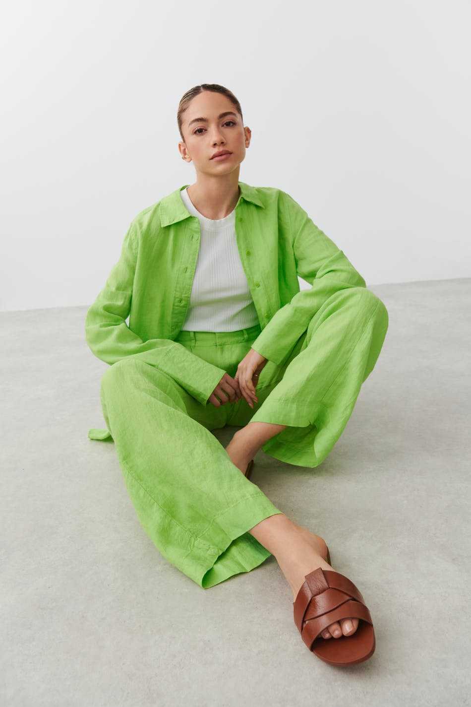 Läs mer om Gina Tricot - Linen trousers - linnebyxor - Green - S - Female