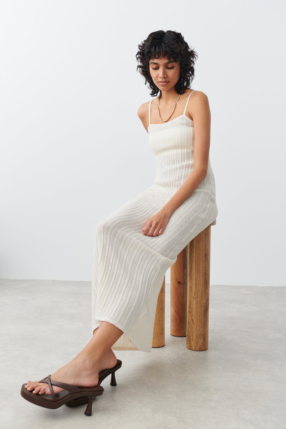 Läs mer om Gina Tricot - Knitted midi dress - stickade klänningar - White - L - Female