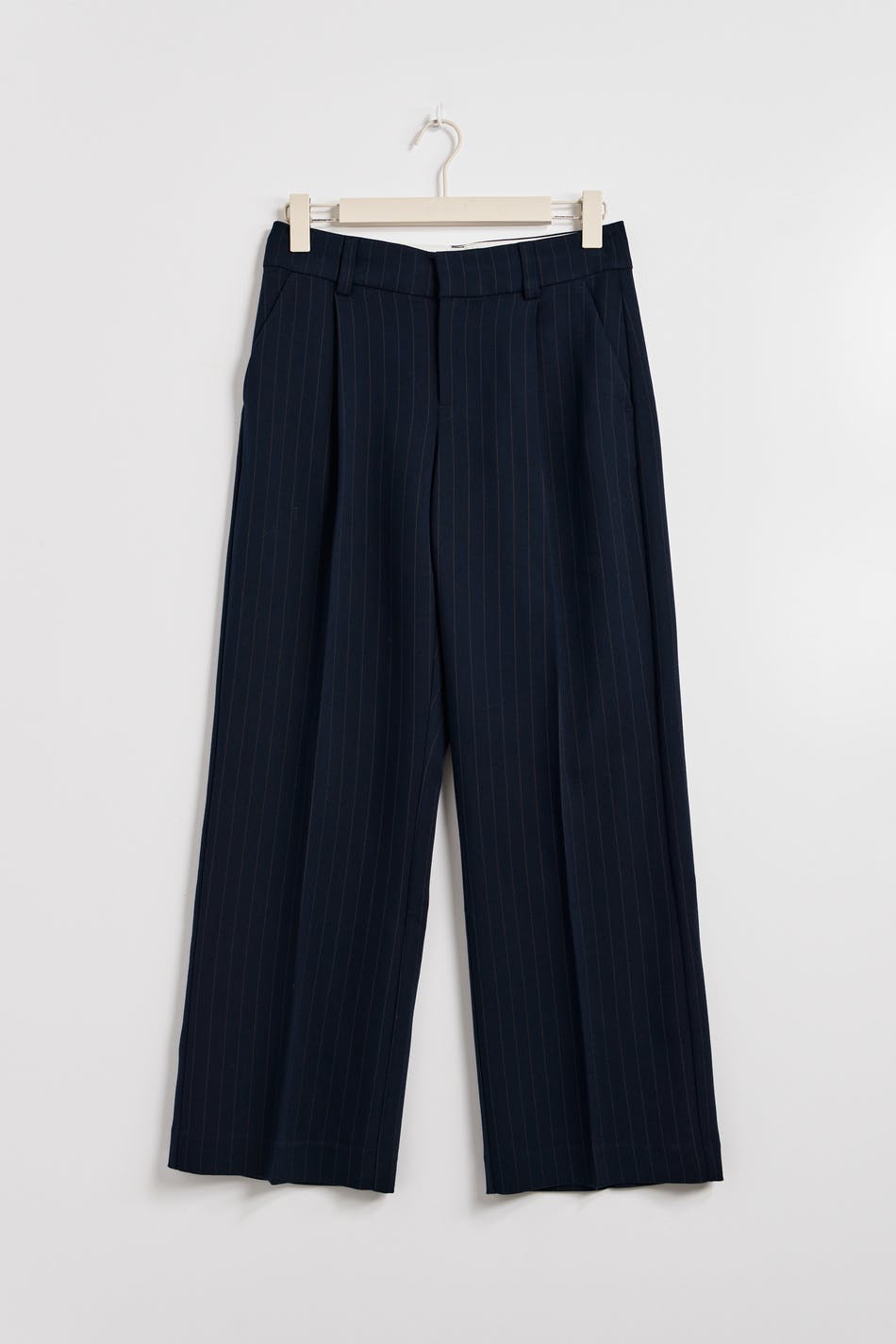 Läs mer om Gina Tricot - Low waist tall trousers - kostymbyxor - Blue - XS - Female