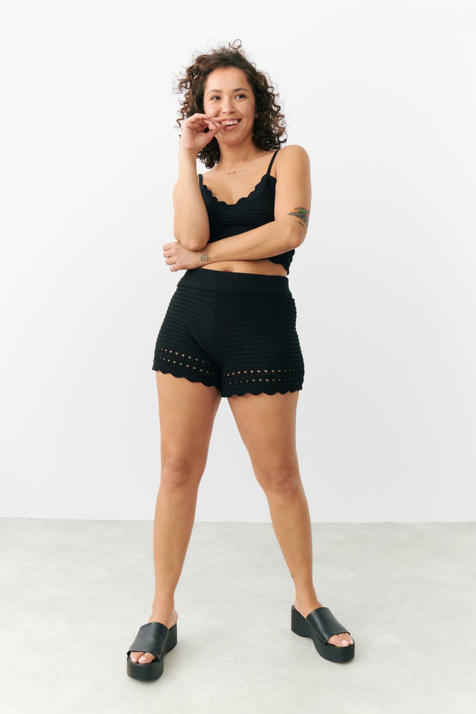 Läs mer om Gina Tricot - Knitted shorts - shorts - Black - XL - Female