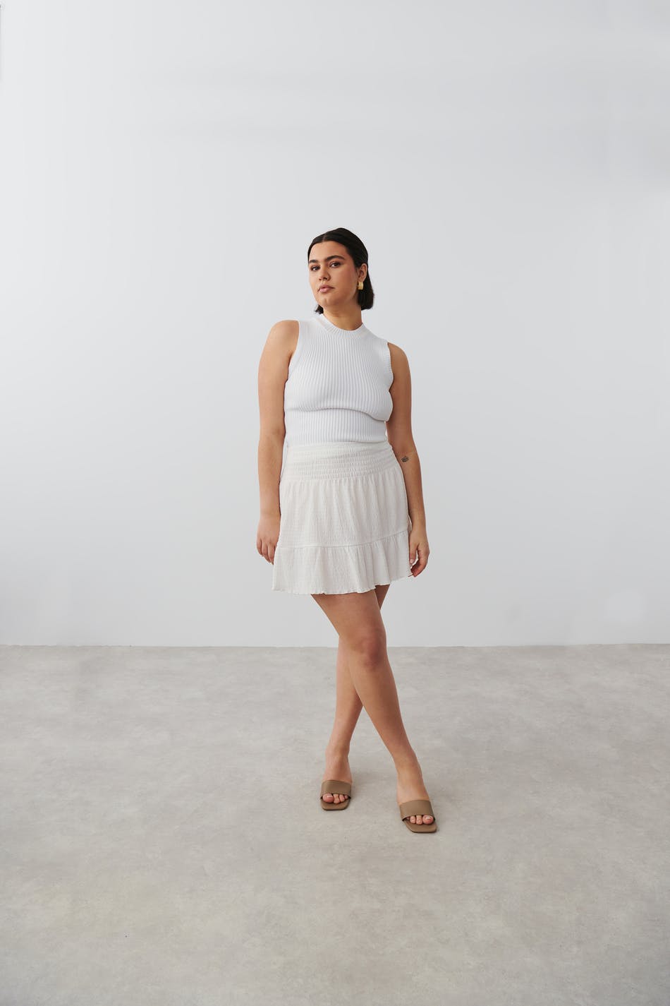 Läs mer om Gina Tricot - Smock skirt - kjolar - White - XL - Female