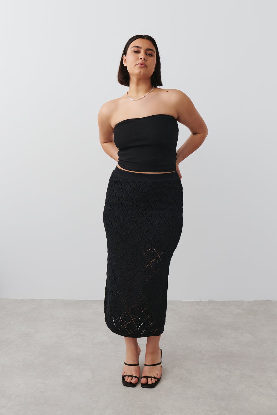 Läs mer om Gina Tricot - Midi crochet skirt - stickade kjolar - Black - L - Female