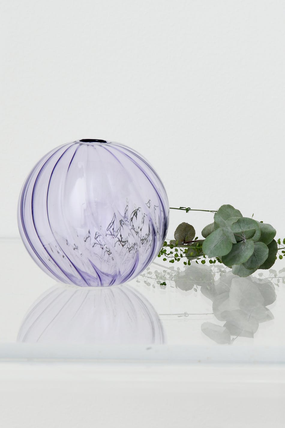 Mini swirl vase