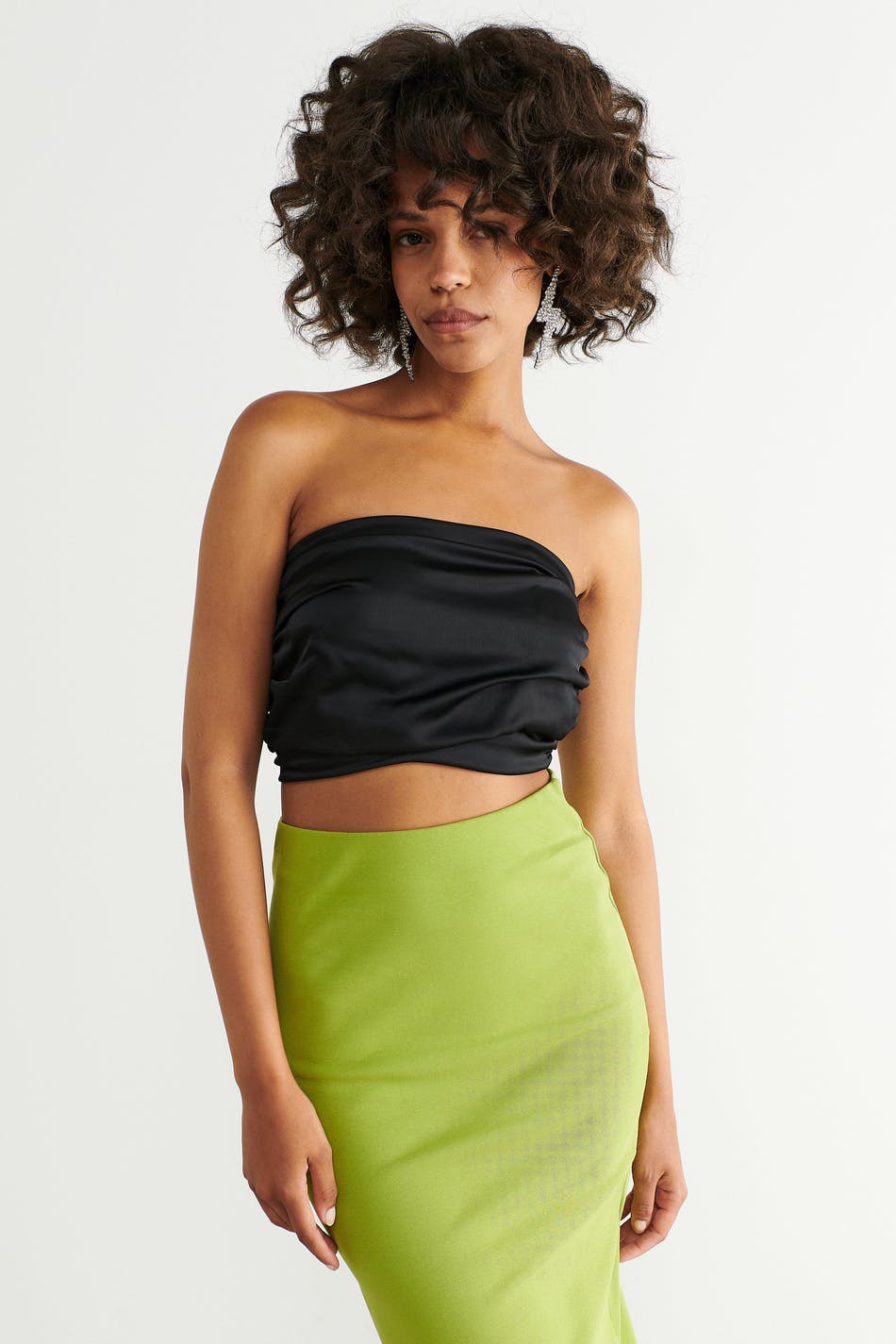 Dom Necessities Velkendt Pleated satin tube top - Gina Tricot
