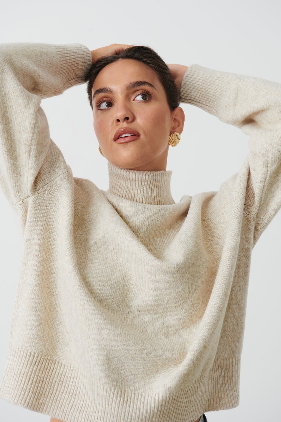 Läs mer om Gina Tricot - Funnel neck knit sweater - stickade tröjor - Beige - XS - Female