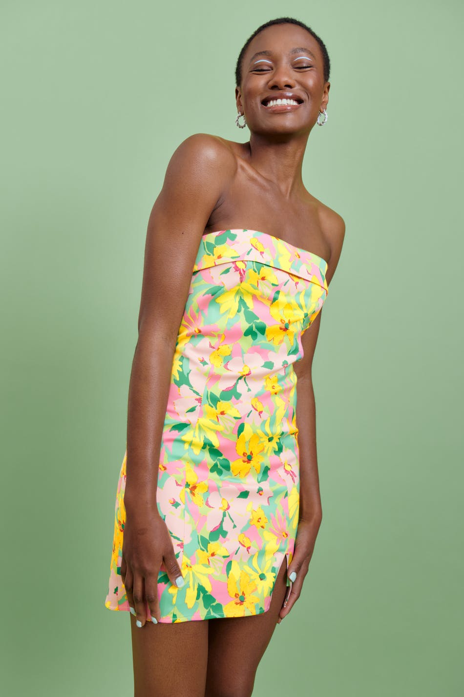 Läs mer om Gina Tricot - Satin tube mini dress - blommiga klänningar - Yellow - 40 - Female