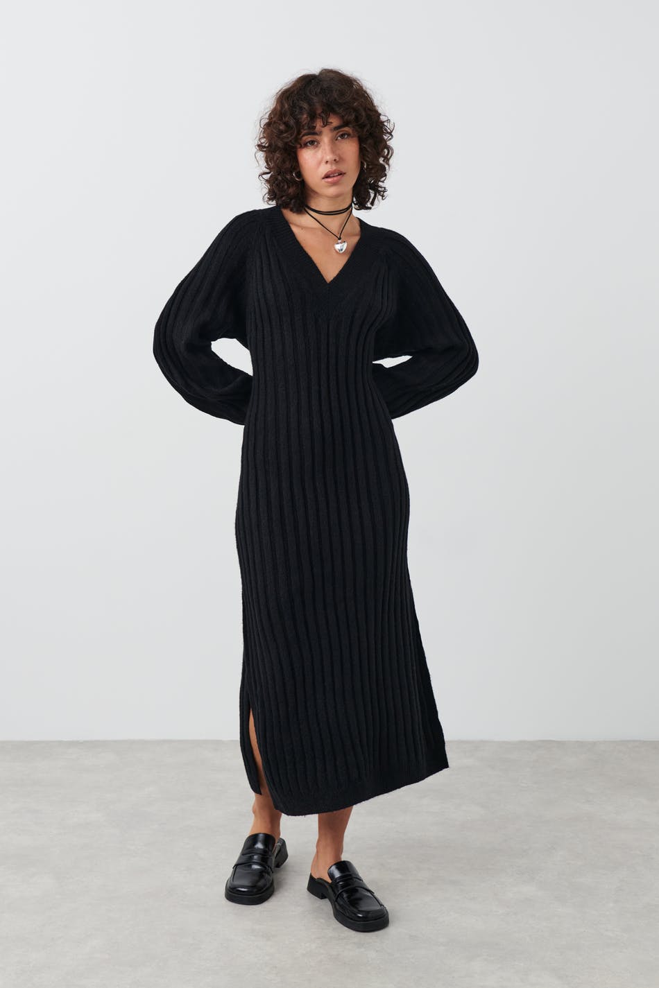 Gina Tricot - V-neck knitted dress - stickade klänningar - Black - L - Female