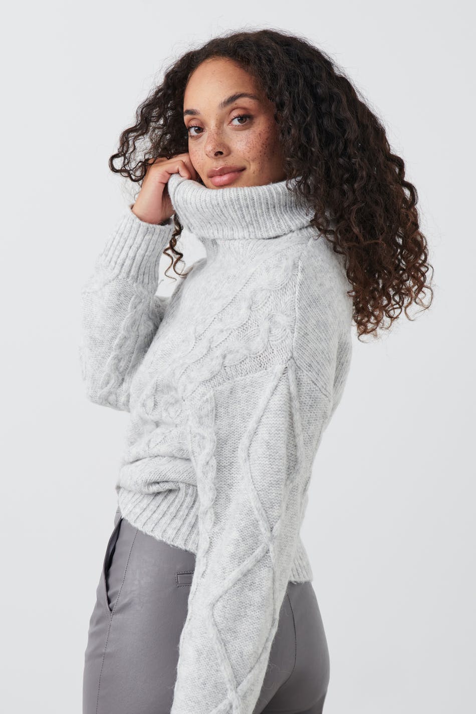 Knitted zip sweater - Grey - Women - Gina Tricot