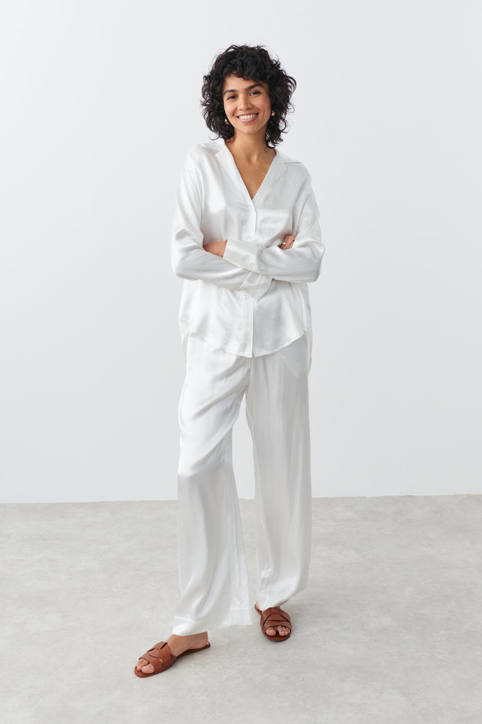 Läs mer om Gina Tricot - Satin shirt - satinskjortor - White - XS - Female