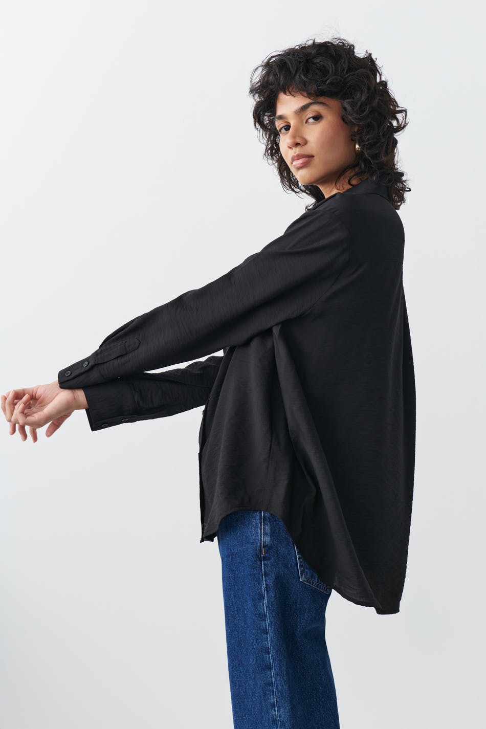 Läs mer om Gina Tricot - oversized shirt - skjortor - Black - S - Female