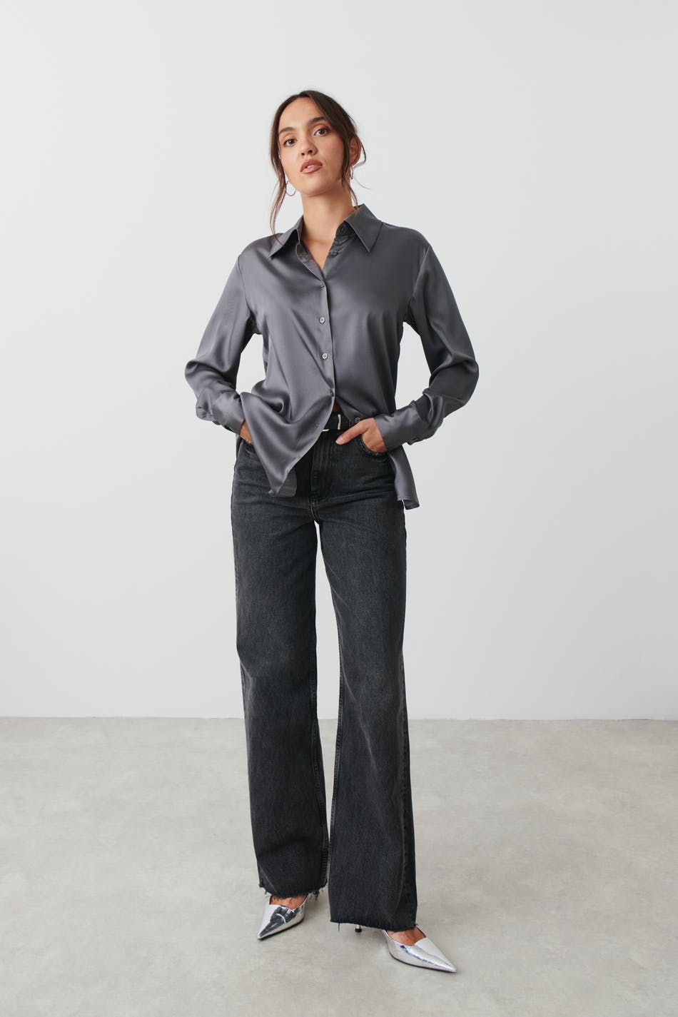 Läs mer om Gina Tricot - Oversized satin shirt - satinskjortor - Grey - XL - Female