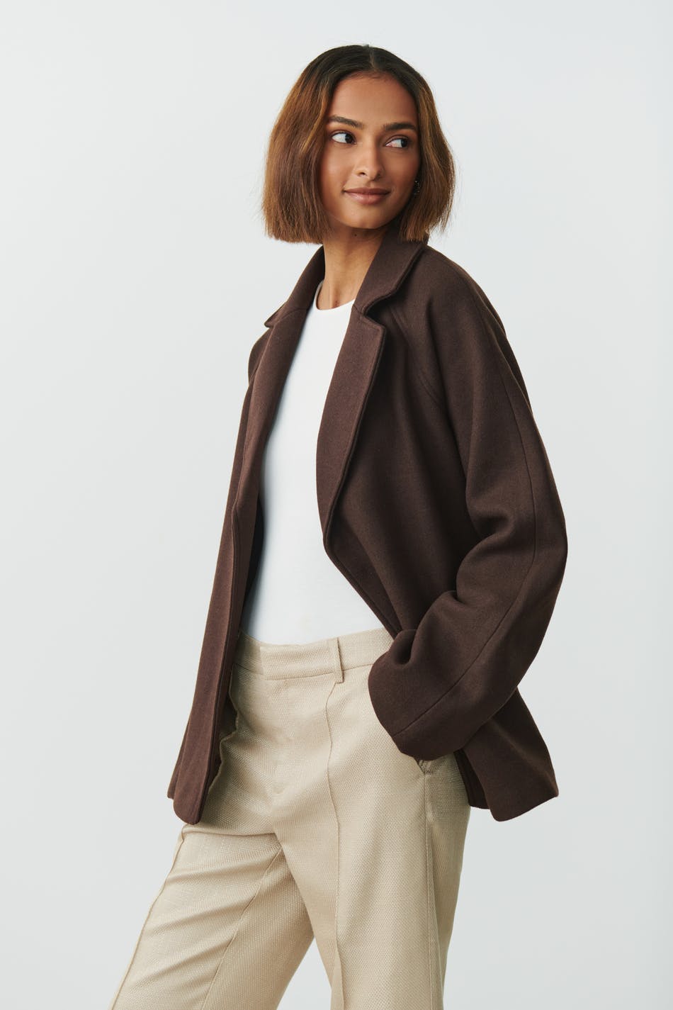 Läs mer om Gina Tricot - Belted short coat - kappor - Brown - XL - Female