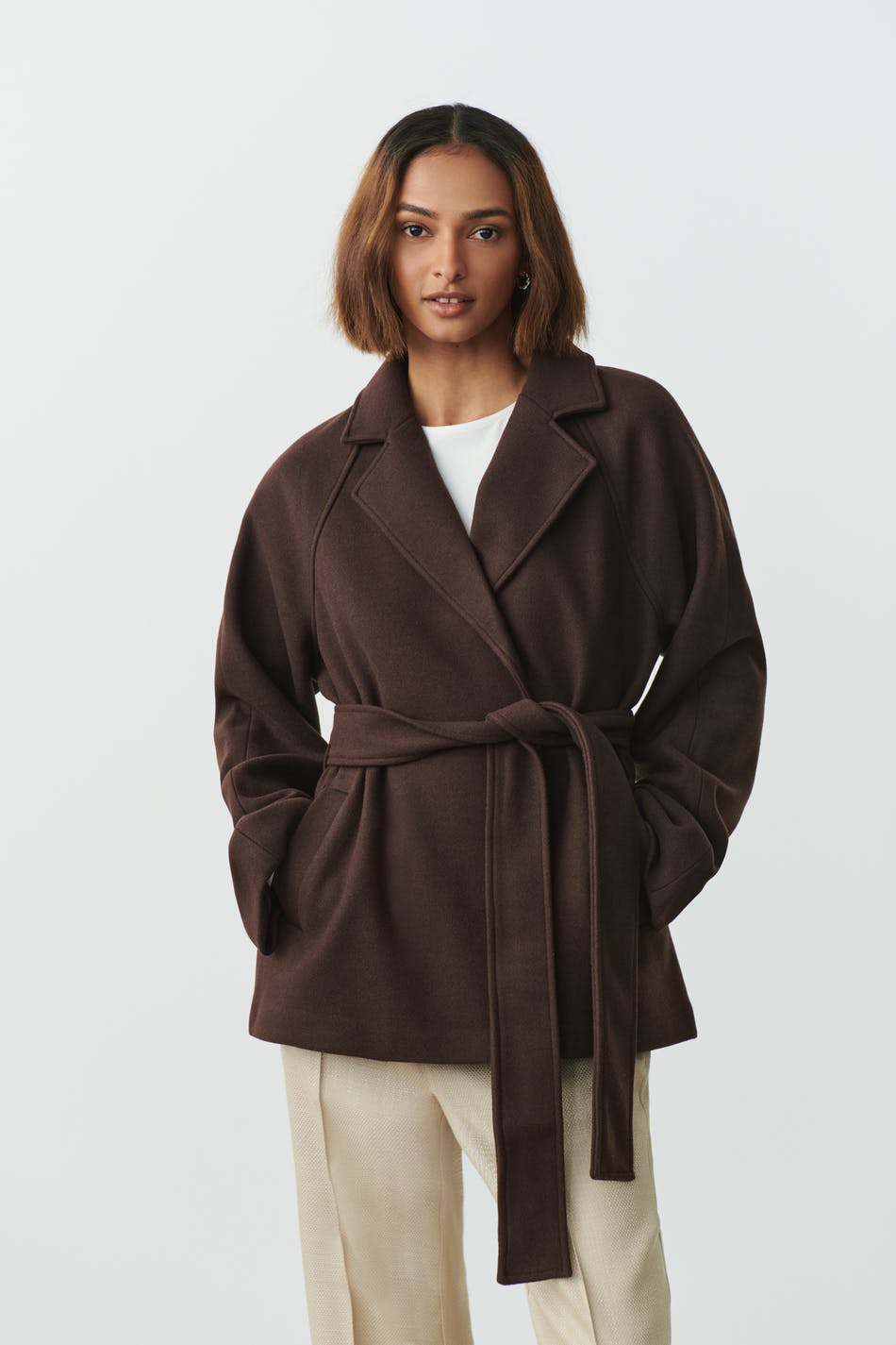 Läs mer om Gina Tricot - Belted short coat - kappor - Brown - XXL - Female