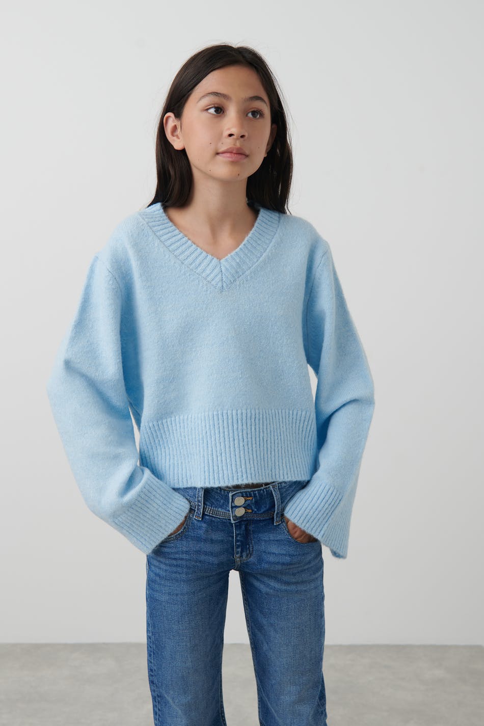 Läs mer om Gina Tricot - Y v-neck knitted sweater - stickade tröjor - Blue - 146/152 - Female