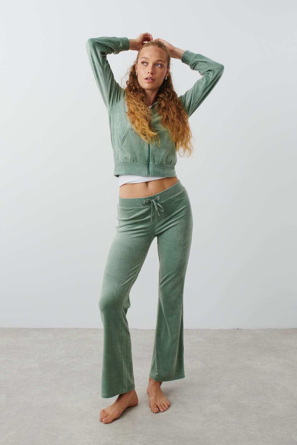 Läs mer om Gina Tricot - Velour trousers - sweatpants - Green - XXS - Female