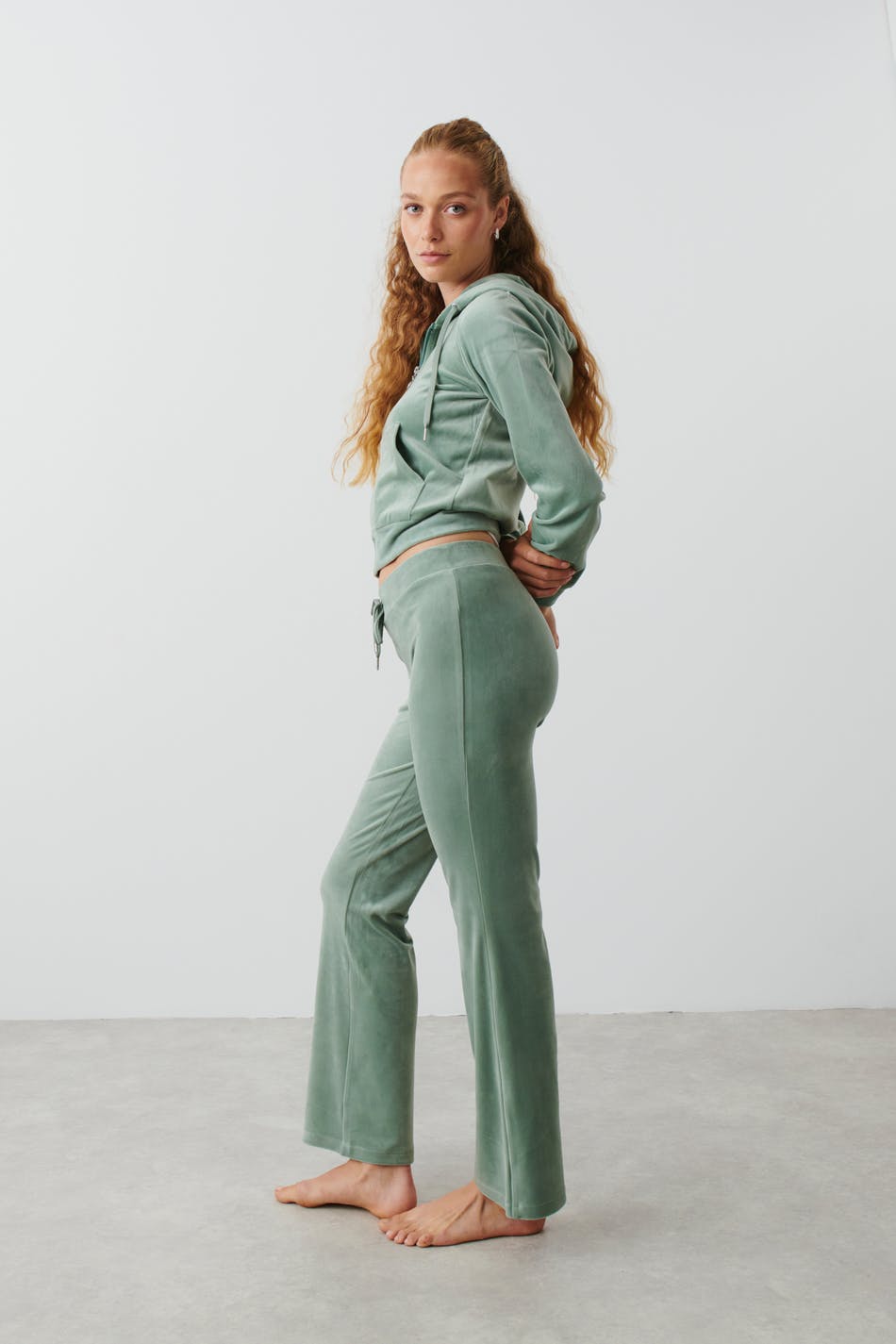 Velour trousers - Green - Women - Gina Tricot