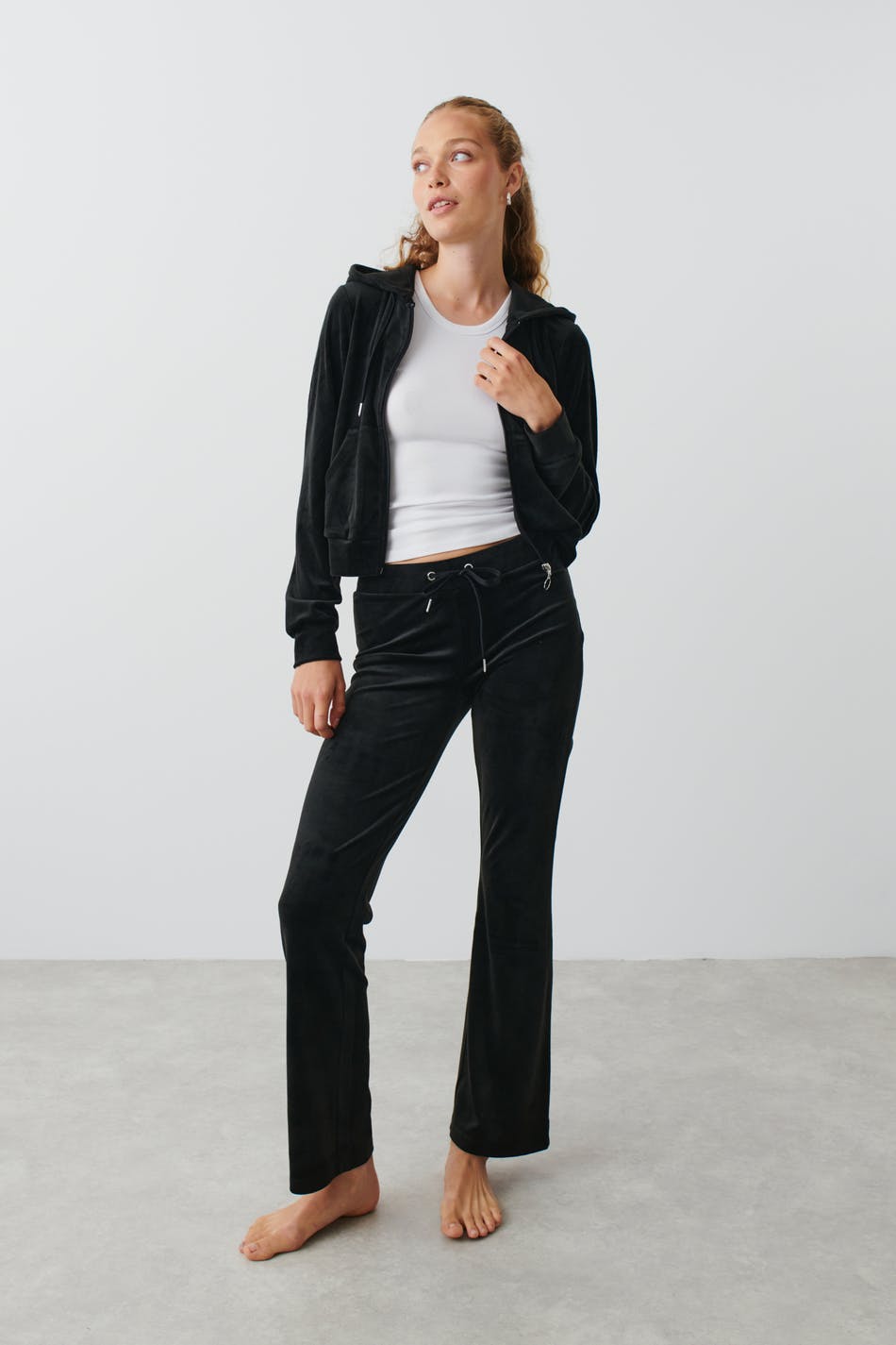 Läs mer om Gina Tricot - Velour trousers - sweatpants - Black - XXS - Female