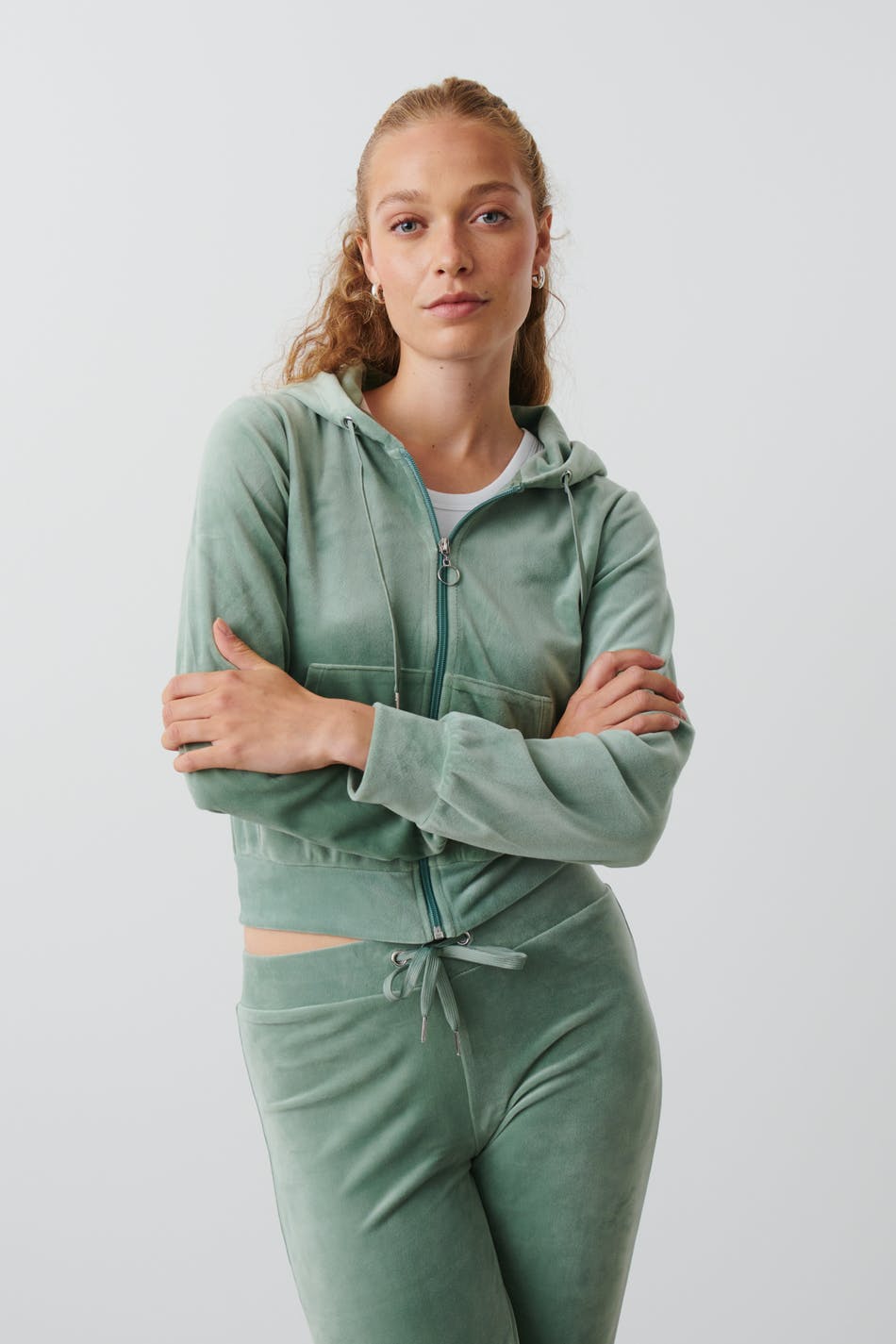Läs mer om Gina Tricot - Velour hoodie - hoodies - Green - M - Female