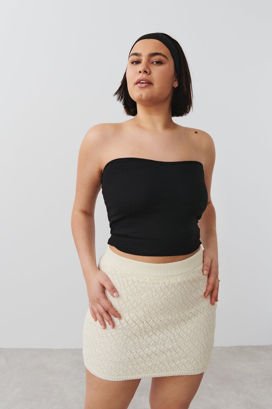 Läs mer om Gina Tricot - Crochet mini skirt - stickade kjolar - White - XL - Female