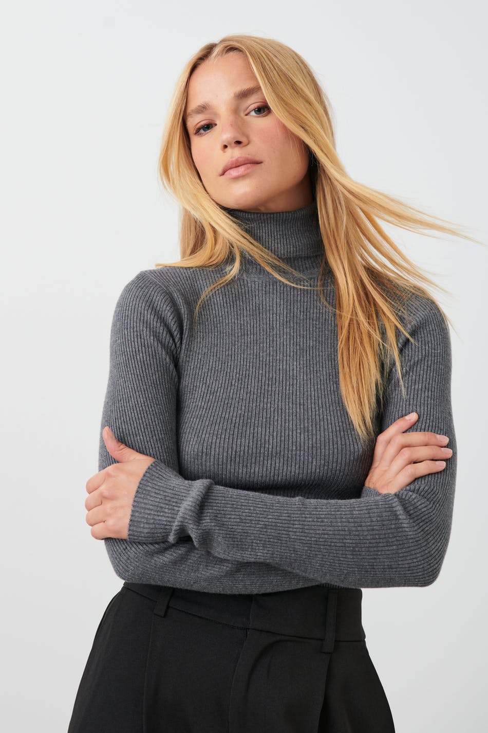 Läs mer om Gina Tricot - Knitted turtleneck top - polotröjor - Grey - S - Female