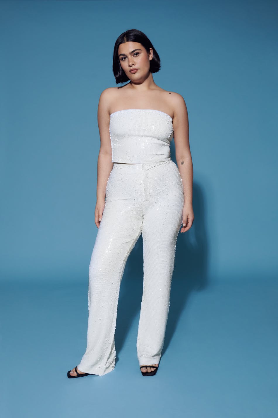 Läs mer om Gina Tricot - Sequin trousers - byxor - White - S - Female