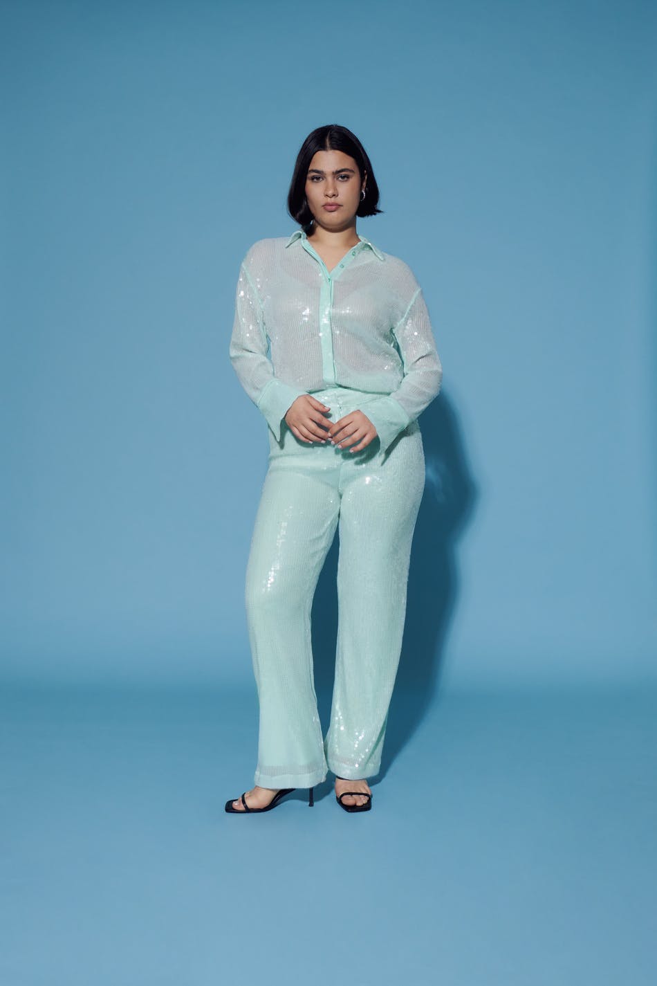Läs mer om Gina Tricot - Sequin trousers - byxor - Blue - XL - Female