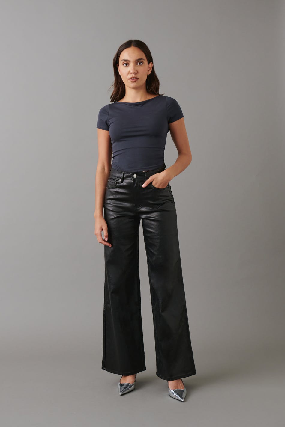 Coated wide jeans - Black - Women - Gina Tricot