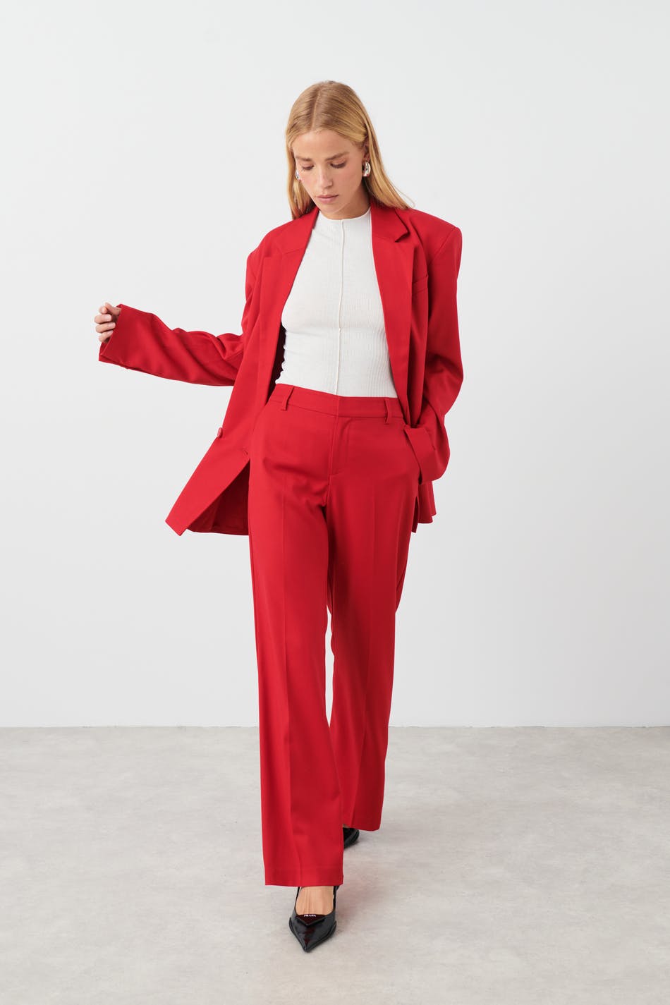 Läs mer om Gina Tricot - Low waist suit trousers - kostymbyxor - Red - 44 - Female