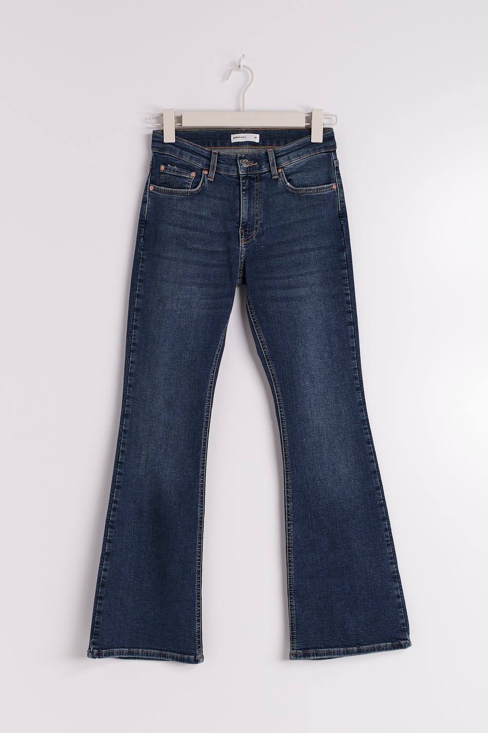 Läs mer om Gina Tricot - Low waist petite bootcut jeans - low waist jeans - Blue - 44 - Female