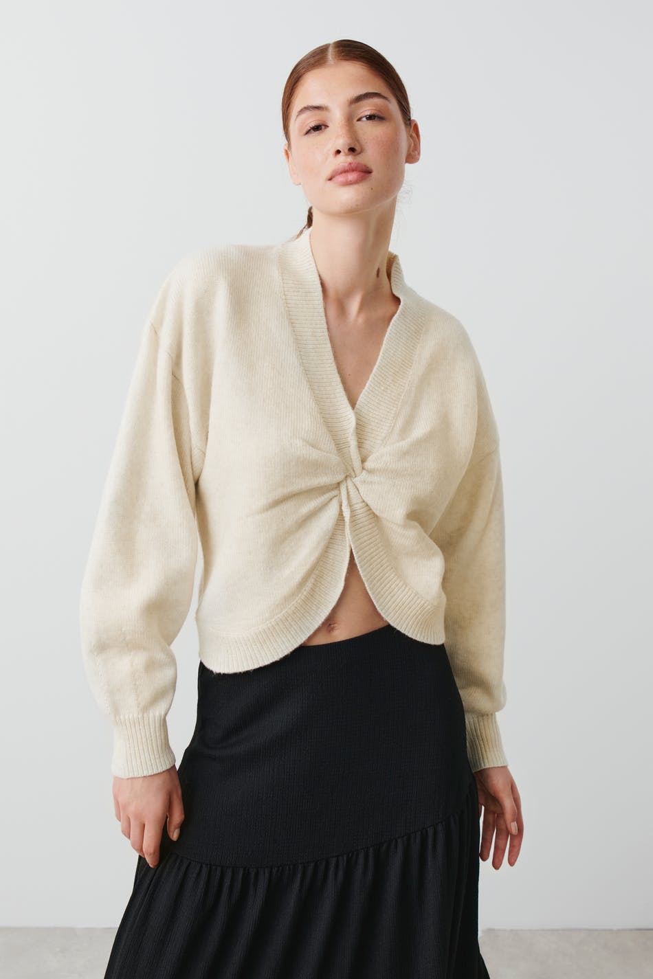 Läs mer om Gina Tricot - Knitted wrap sweater - stickade tröjor - Offwhite - S - Female