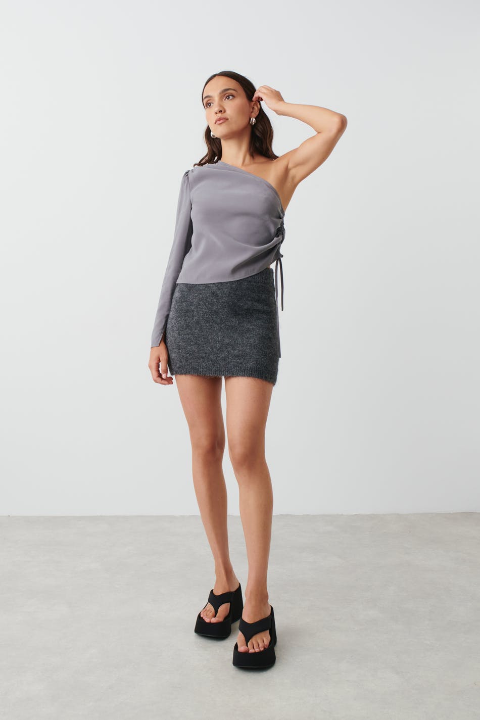 Läs mer om Gina Tricot - Knitted mini skirt - stickade kjolar - Grey - XS - Female