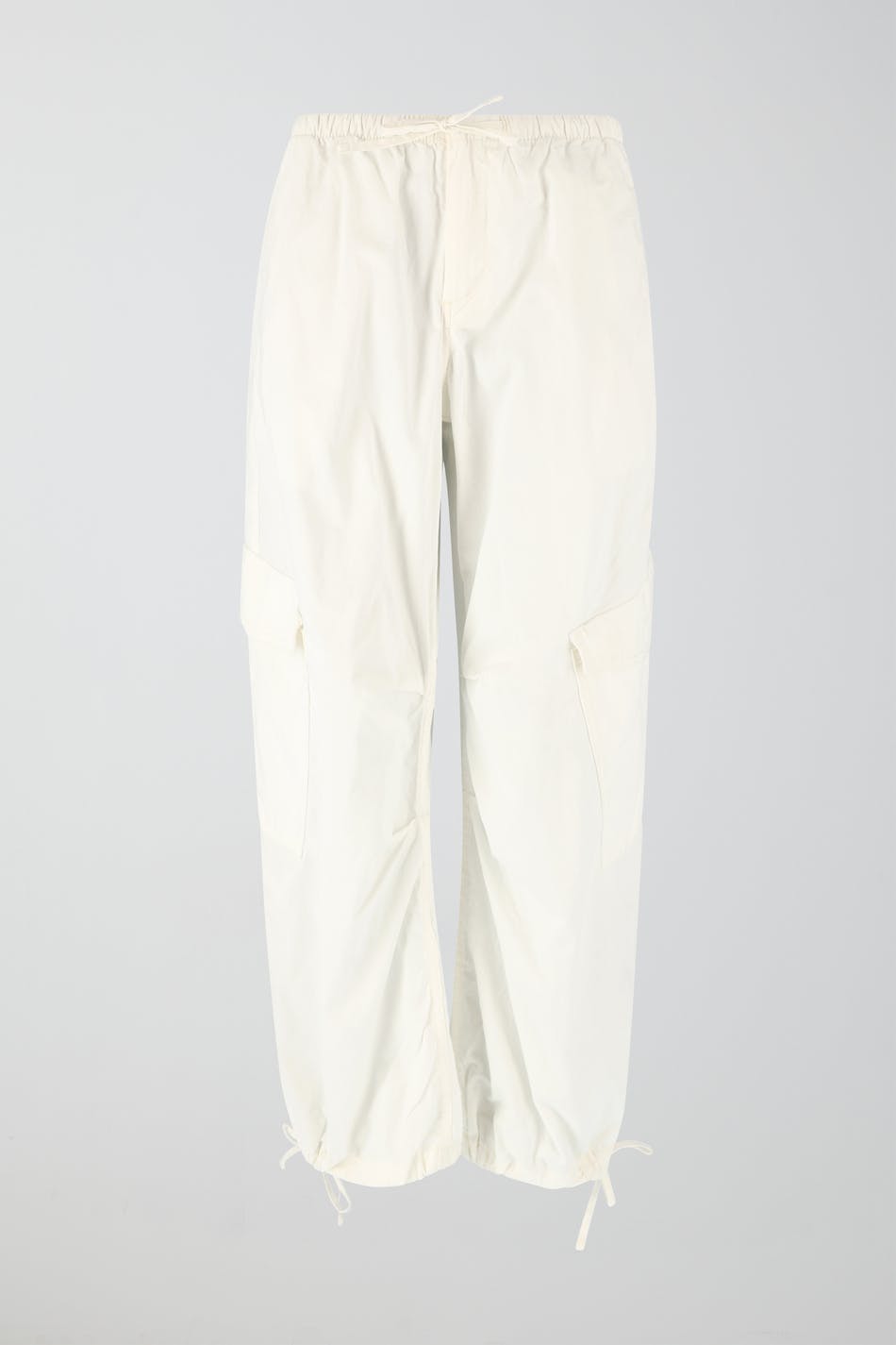 Läs mer om Gina Tricot - Parachute tall trousers - parachute-pants - Beige - M - Female
