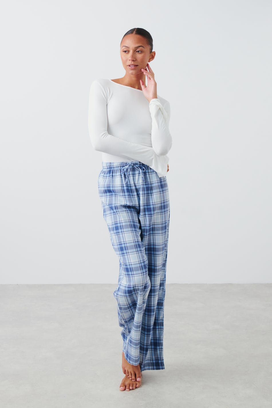 Läs mer om Gina Tricot - Flannel pyjamas trousers - pyjamas - Blue - XL - Female